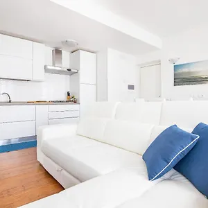 https://elena-house.it-tuscanyhotel.com